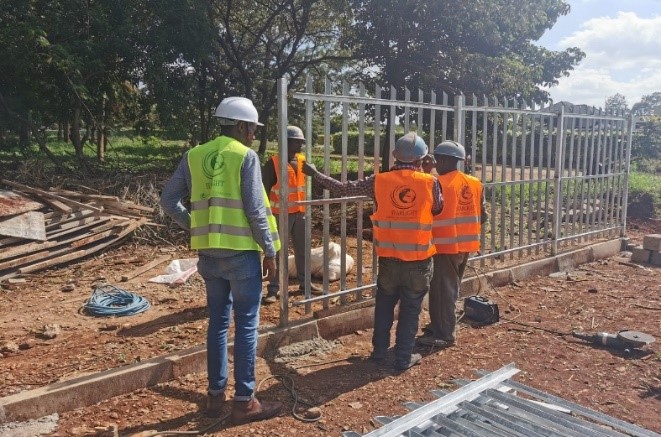 Palisade fence construction